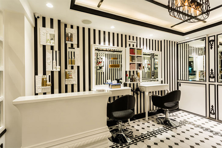 stripped-walls-monochrome-there-she-glows-sumesshmenonassociates-indiaartndesign